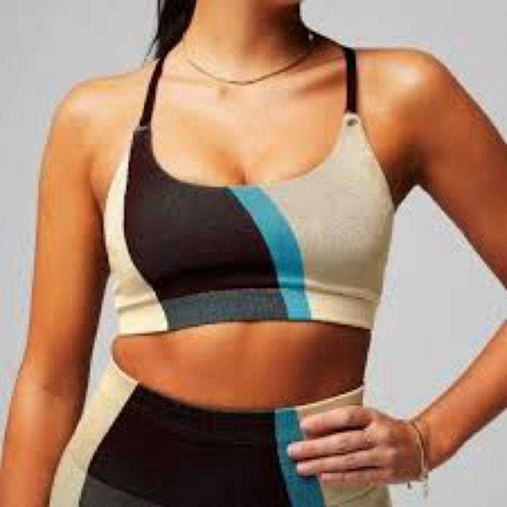 NWT 🔶Fabletics Seamless T-Back Low Impact Wavy Stripe Sport Bra 🔶